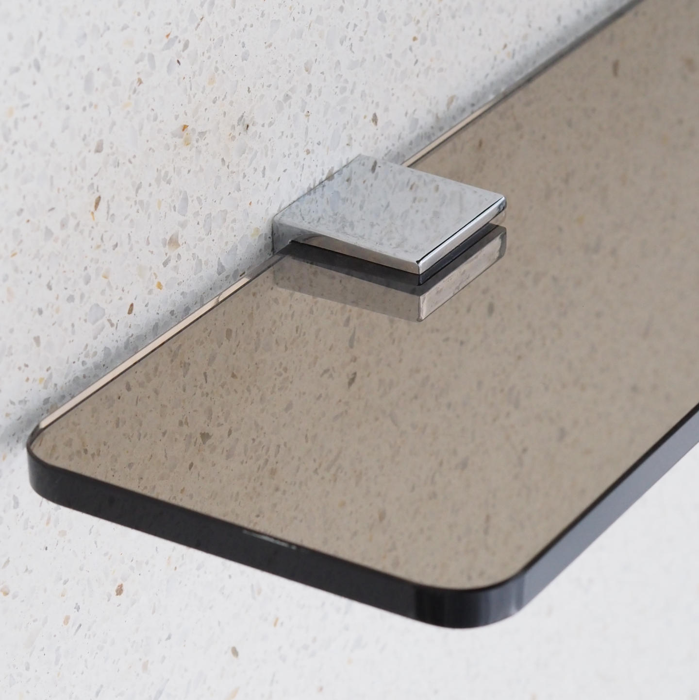 Bathroom shelf in smoked tempered glass by Veca