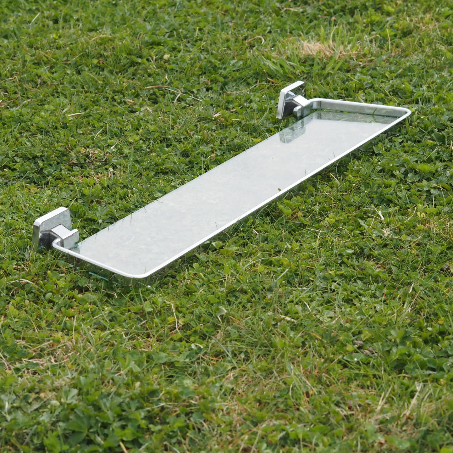 Bathroom shelf in clear tempered glass