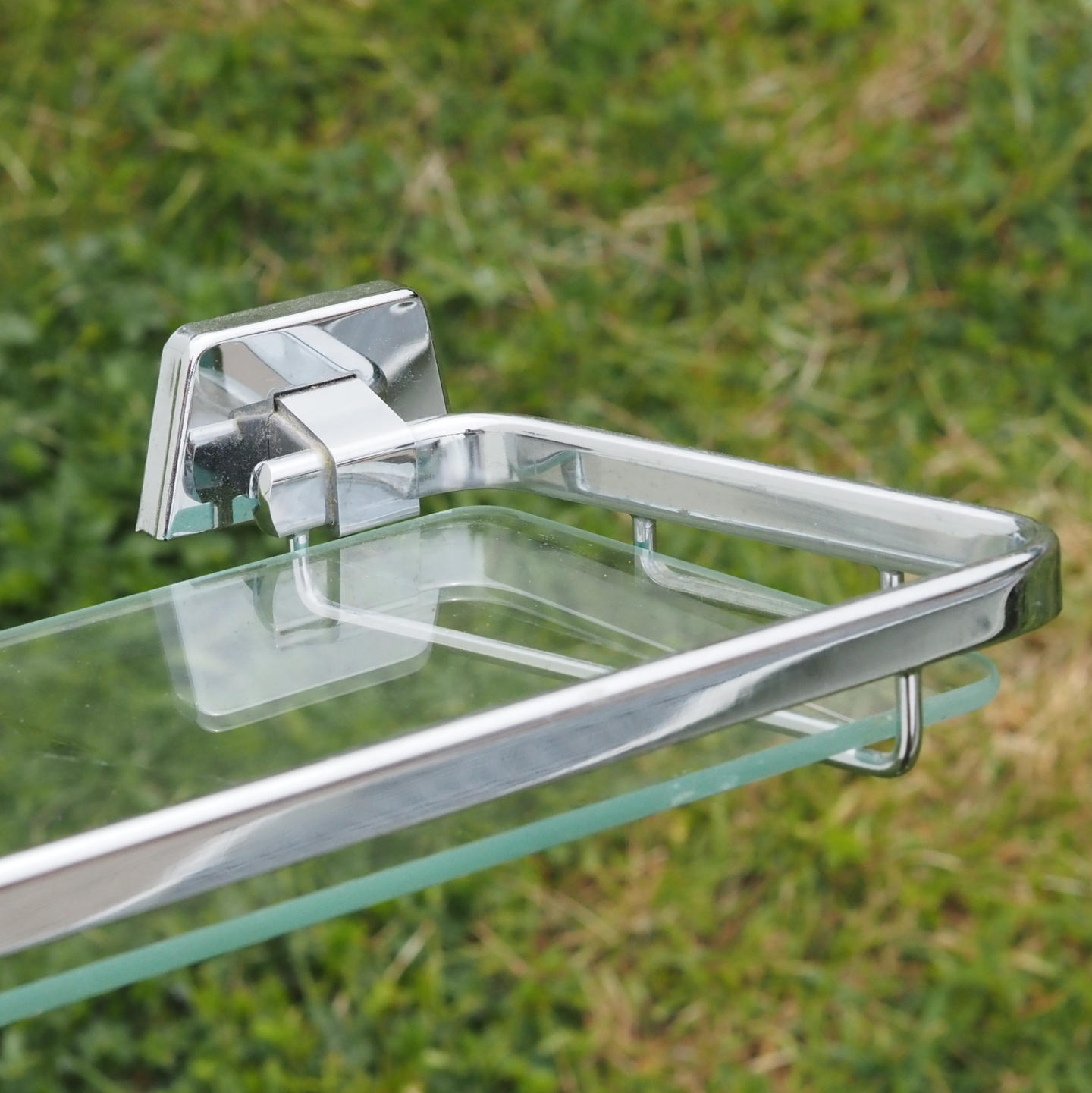 Bathroom shelf in clear tempered glass