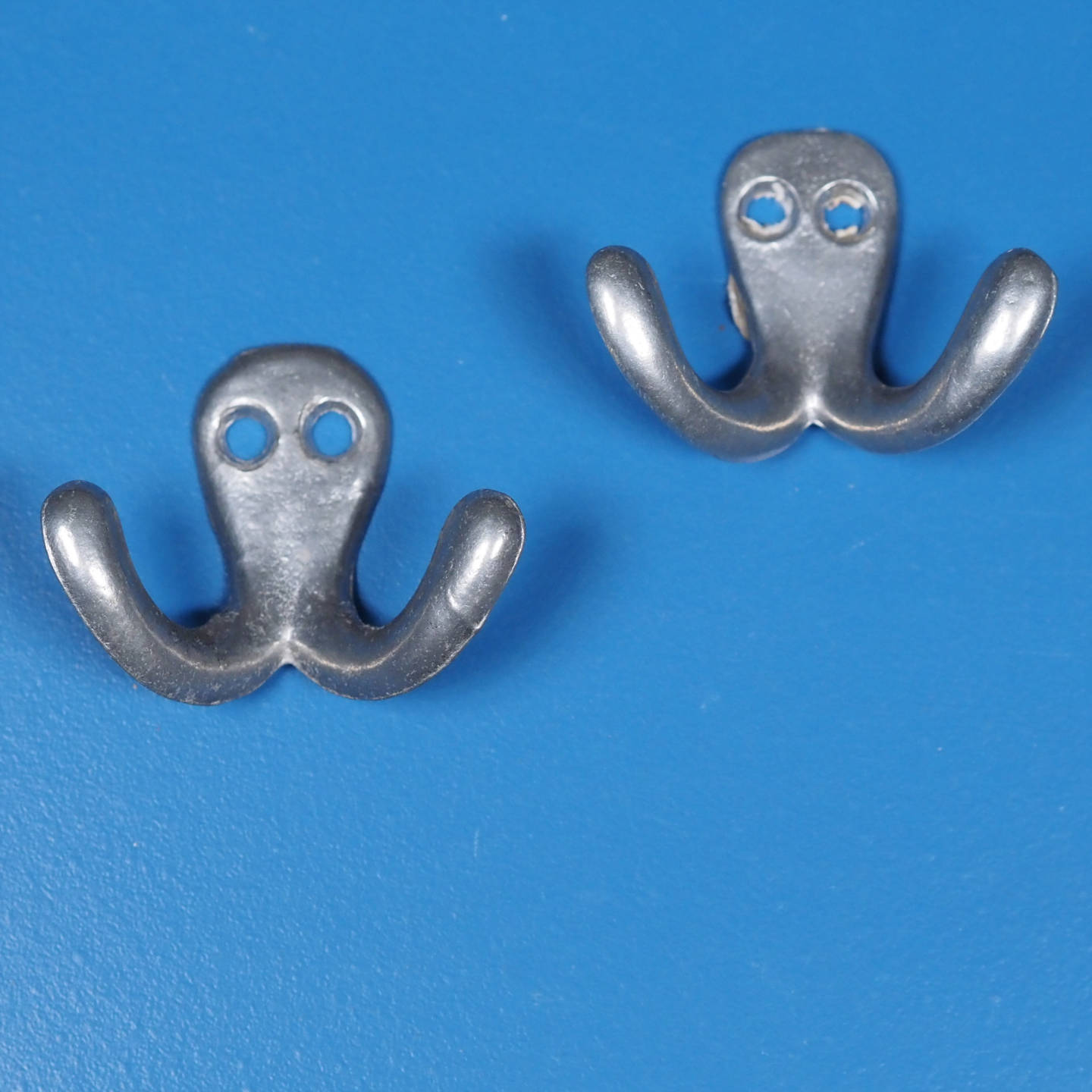 Coat hook in cast aluminium
