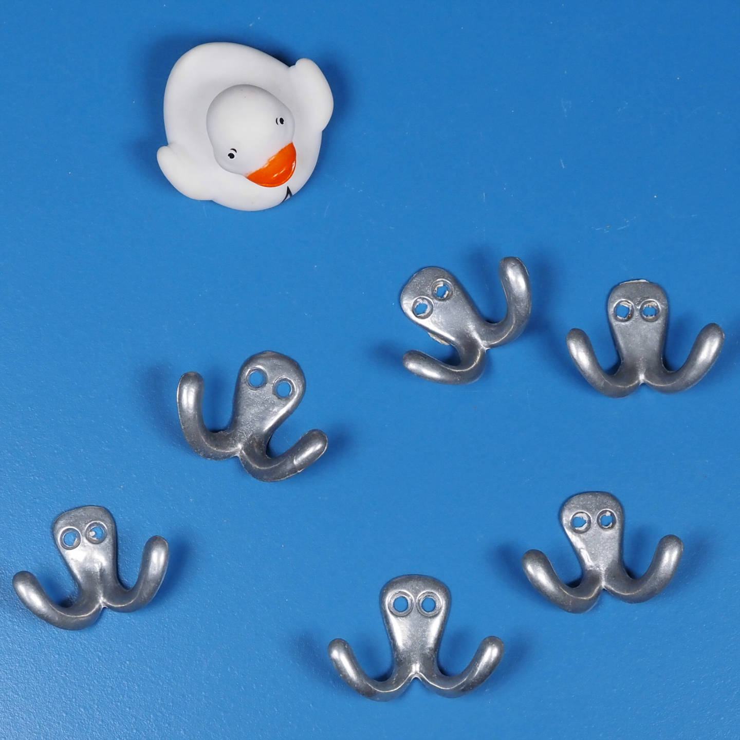 Coat hook in cast aluminium