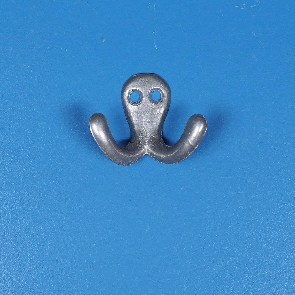 Coat hook in cast aluminium