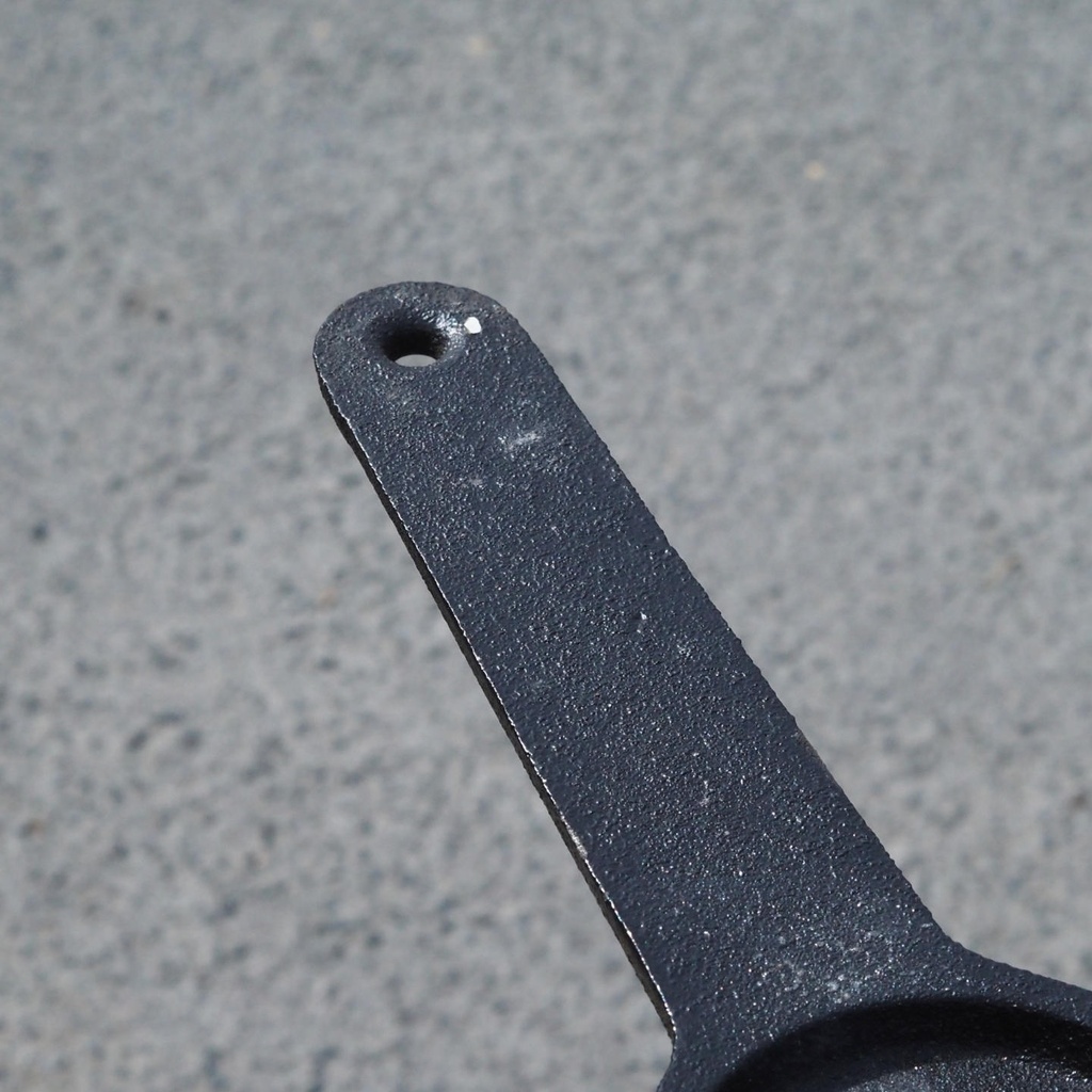 Table leg in cast iron