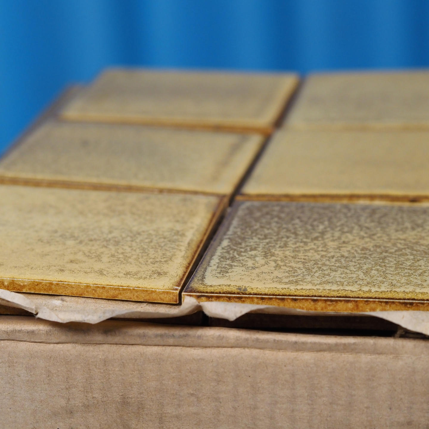 Box of wall glazed ceramic tiles 'Yellowbrown' (2,4 m2)