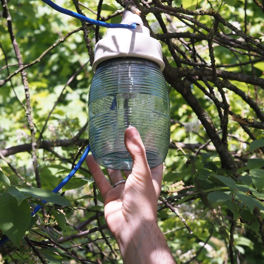 Outdoor industrial lantern with porcelain base and ribbed glass