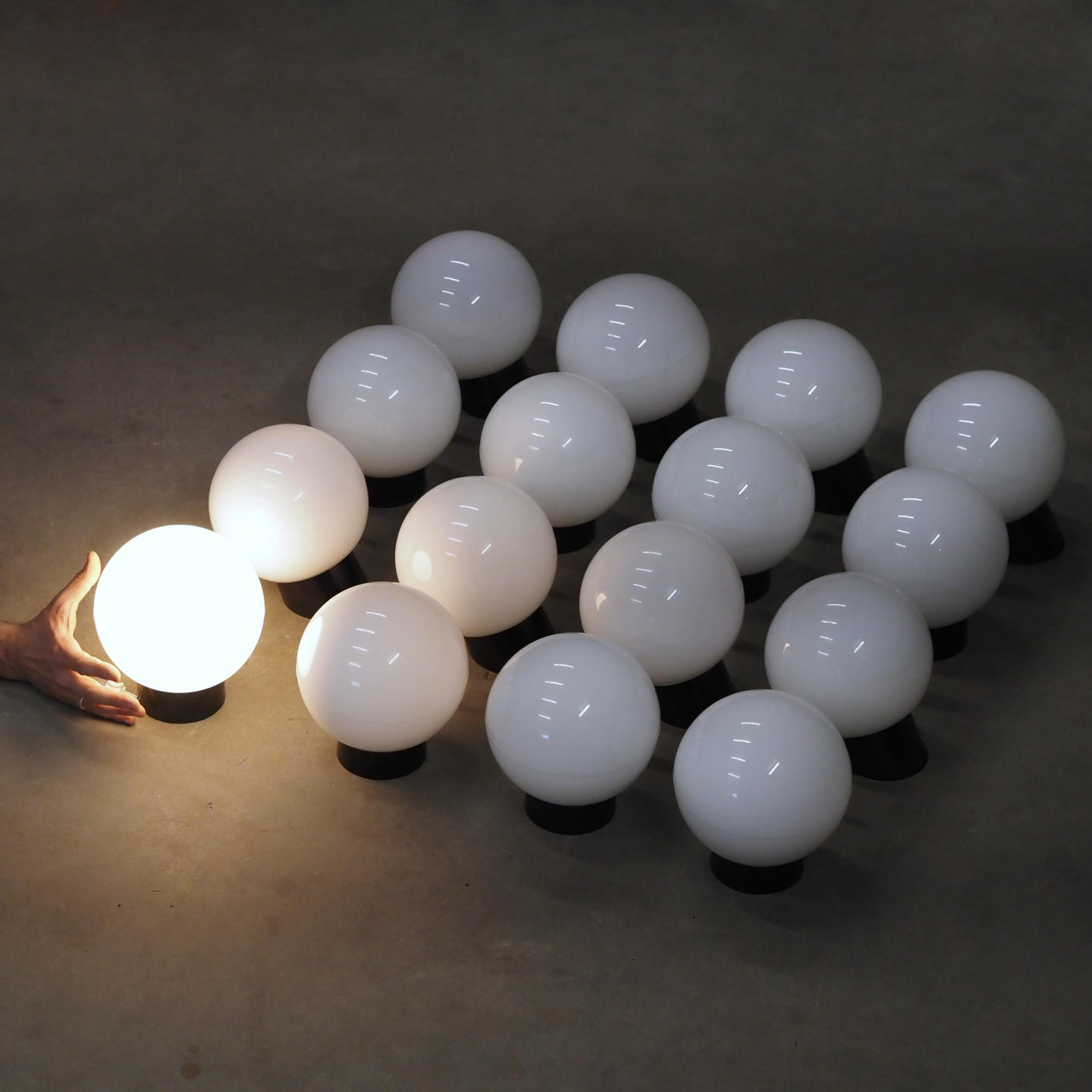 Wall/Ceiling light in opaline glass and bakelite - Angled