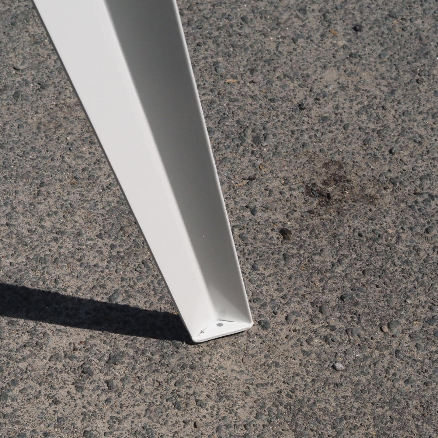 Pair of triangular table legs 'Sanba' by PJ Mares for Serax - White