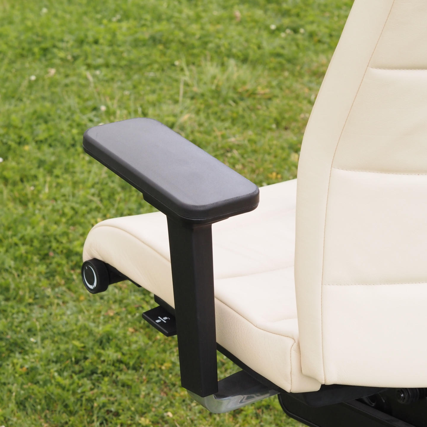 Executive chair 'Champ 3C22' by Andreas Krob &amp; Joachim Brüske for Interstuhl