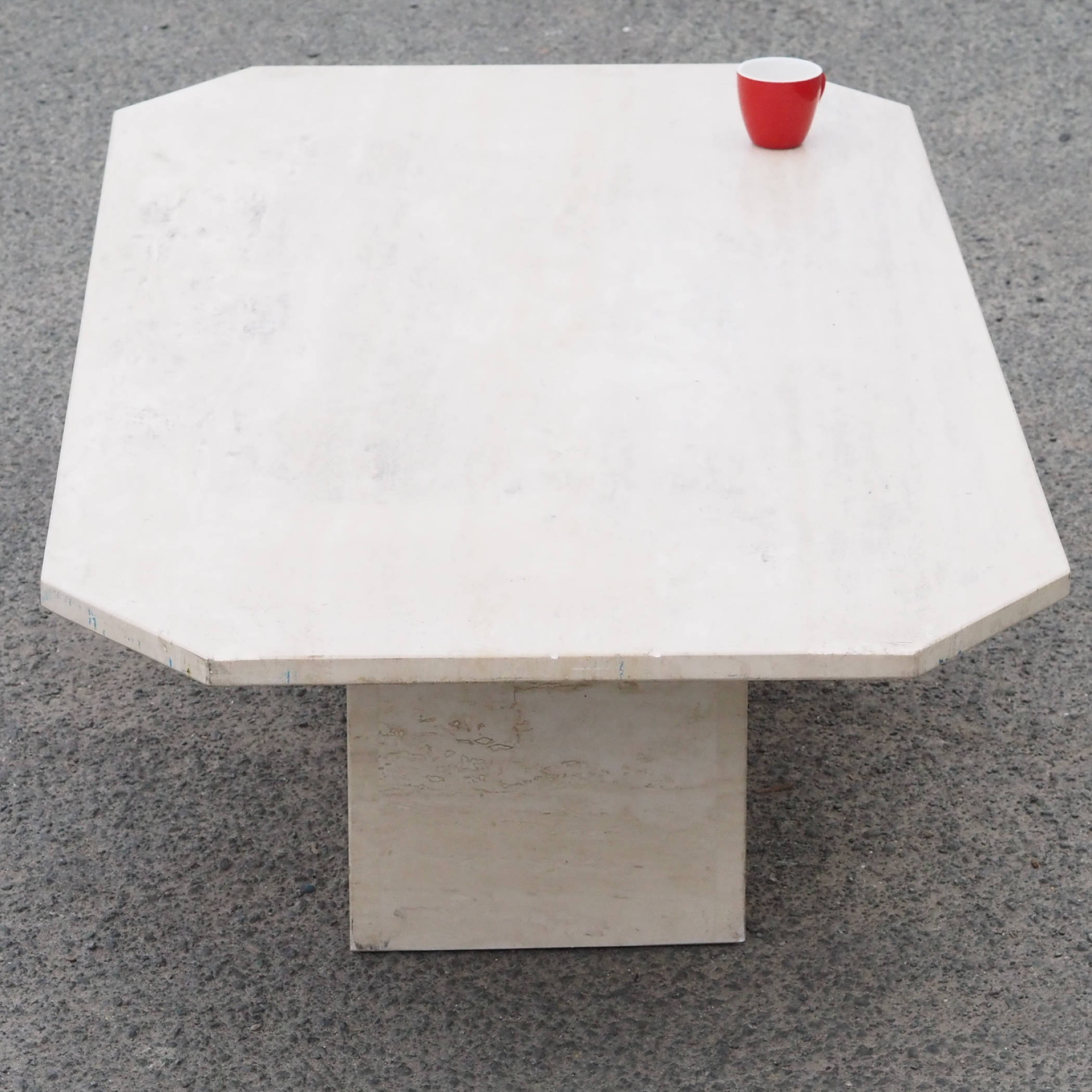 Coffee table in travertin (120 x 60 cm)