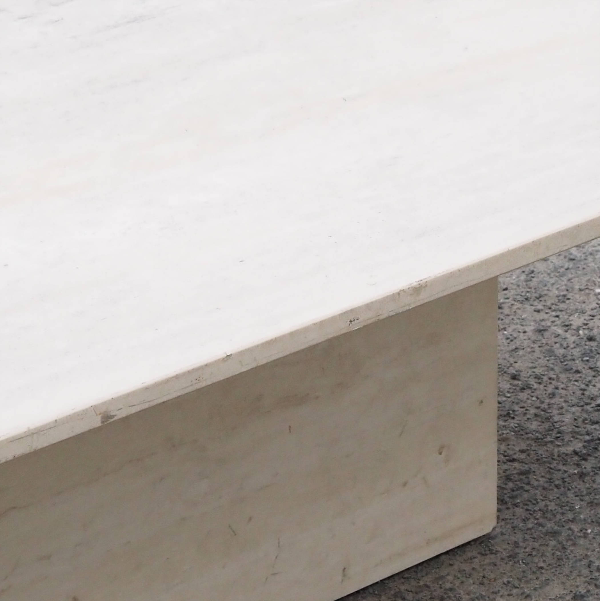 Coffee table in travertin (120 x 60 cm)