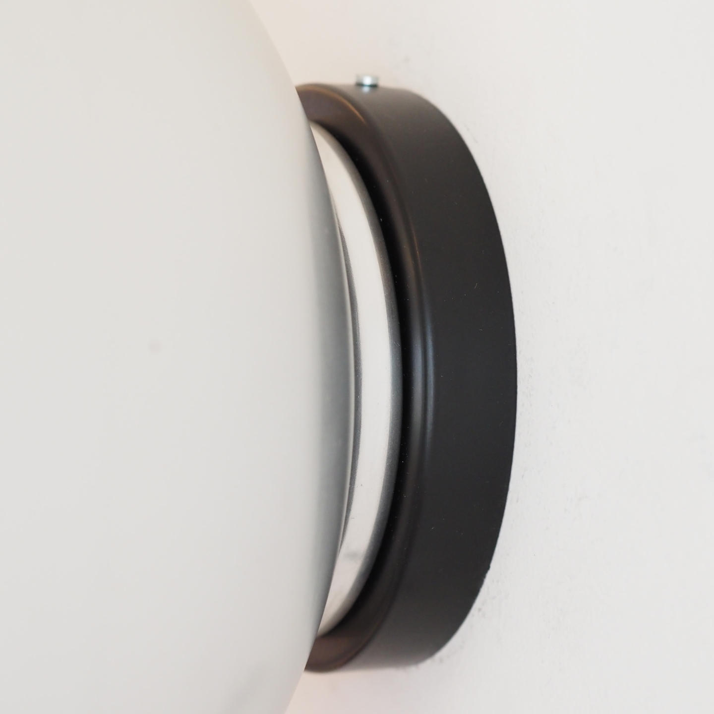 Wall light 'Karl' with aluminium diffuser