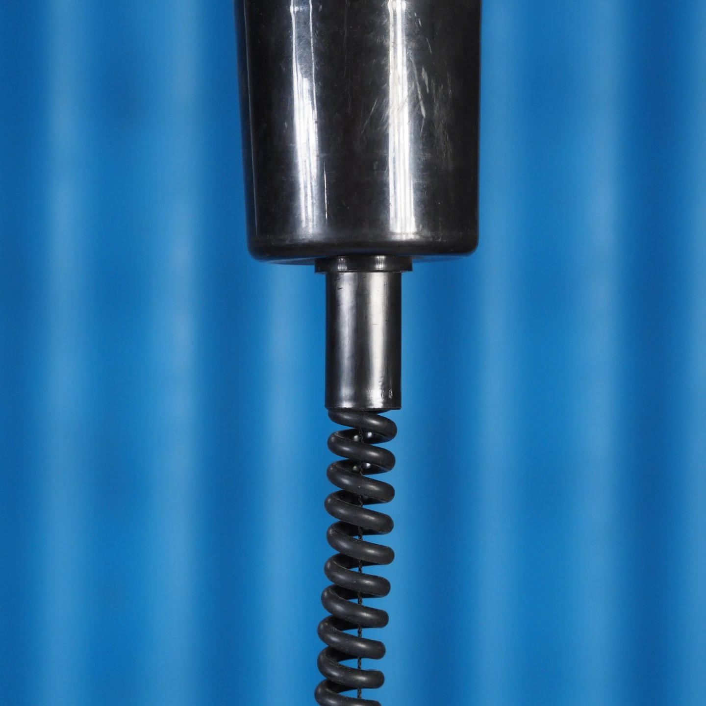 Hanging light in blue enameled steel by Elco Lite (ca. 1970) (⌀ 37,5 cm)