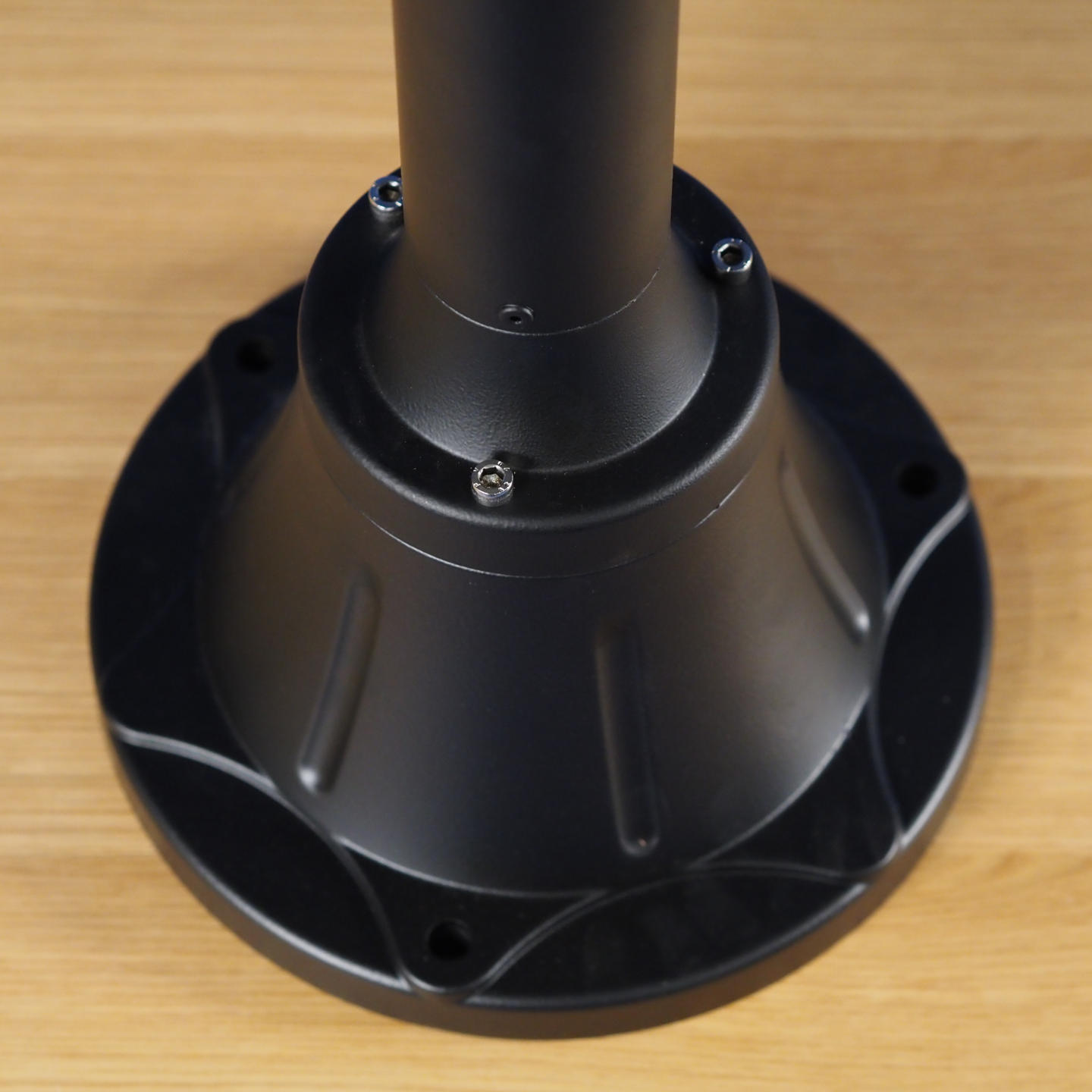 Floor light in powder coated aluminium with plastic diffuser