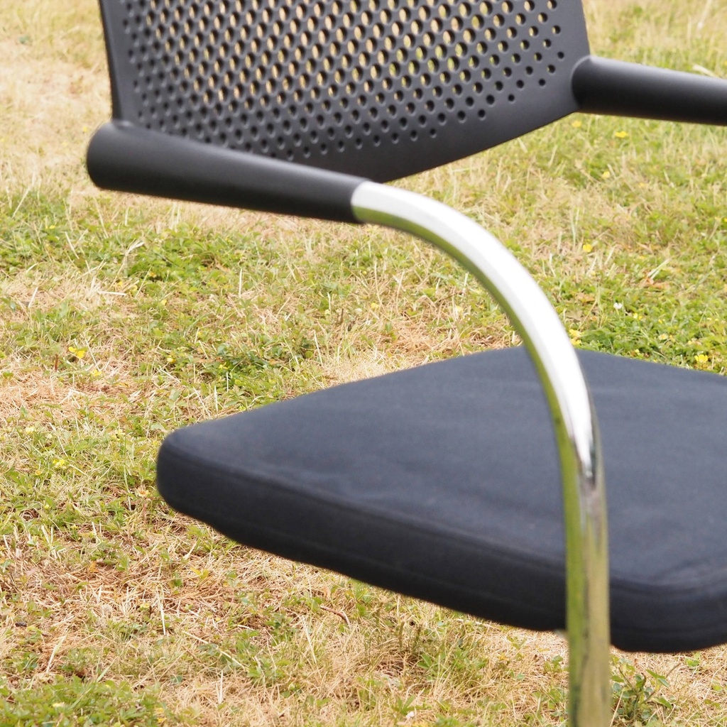 Cantilever armchair 'Visavis 2' by Antonio Citterio for Vitra