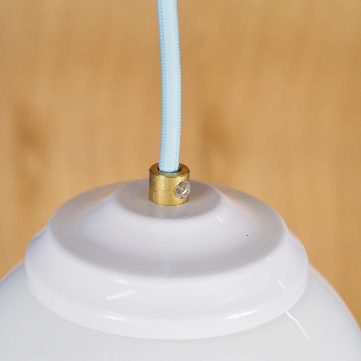 Hanging light in opaline glass (⌀ 15 cm)