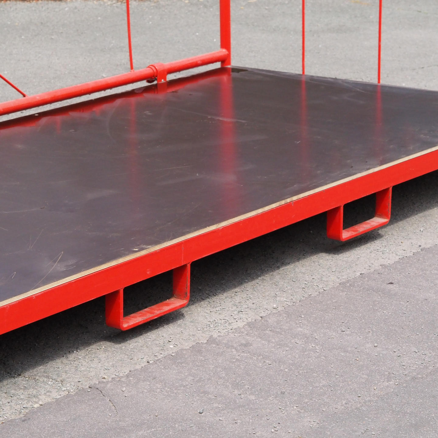Stackable platform trolley on wheels by Koch France