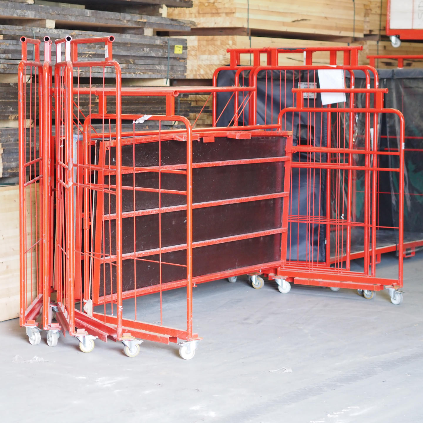 Stackable platform trolley on wheels by Koch France