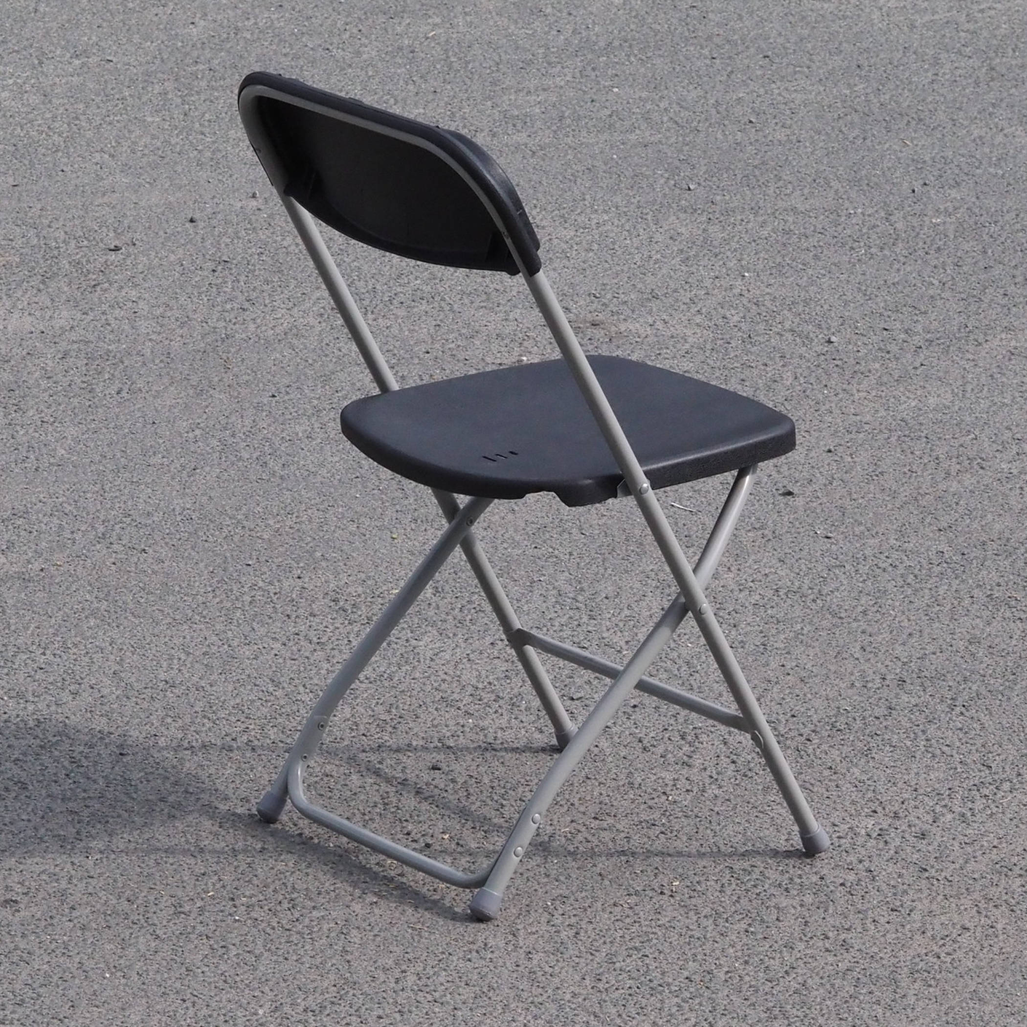 Folding chair in polypropylene and steel