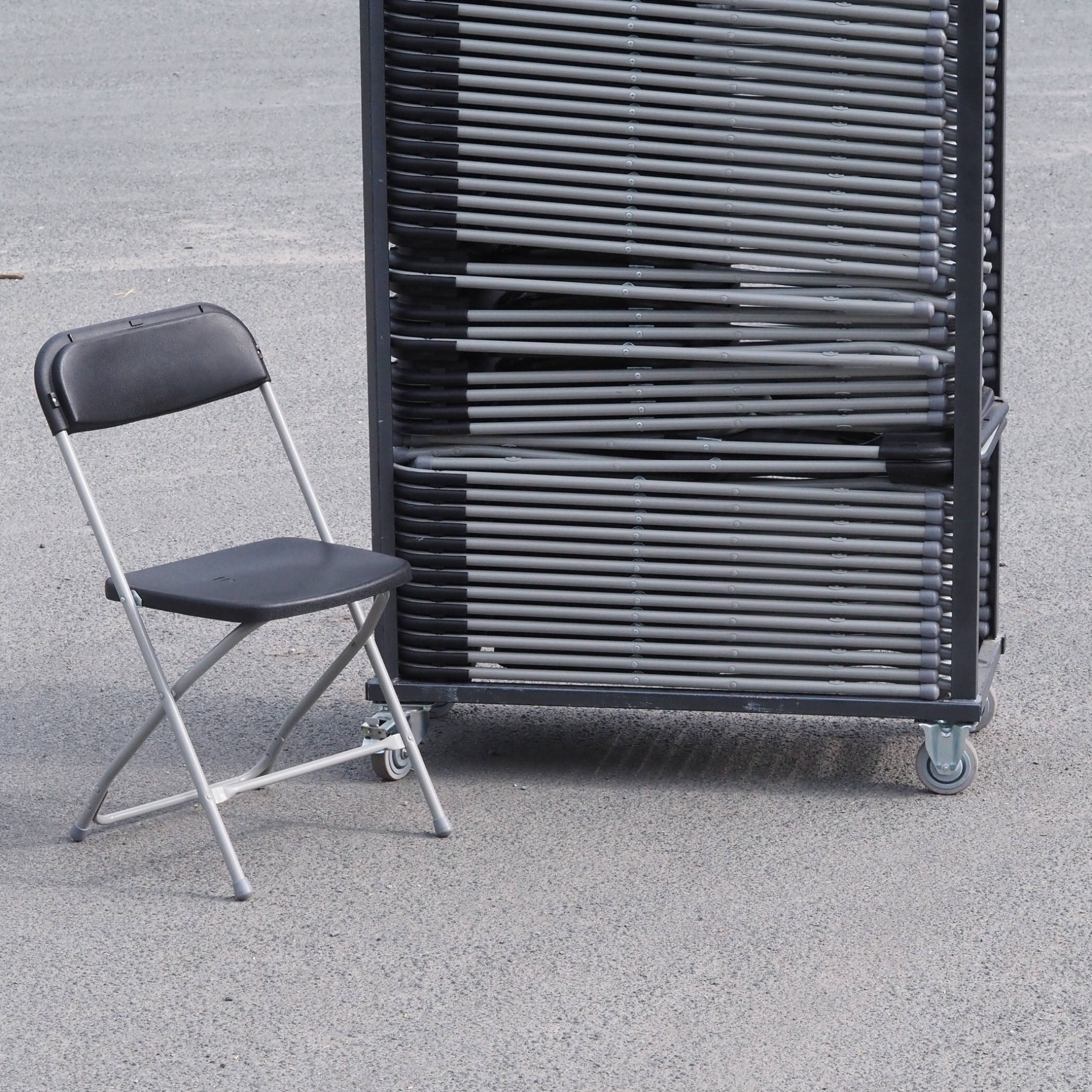 Folding chair in polypropylene and steel