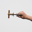 Door handle in solid brass with rosettes