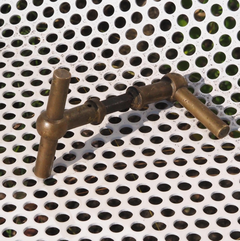 Door handle in solid brass