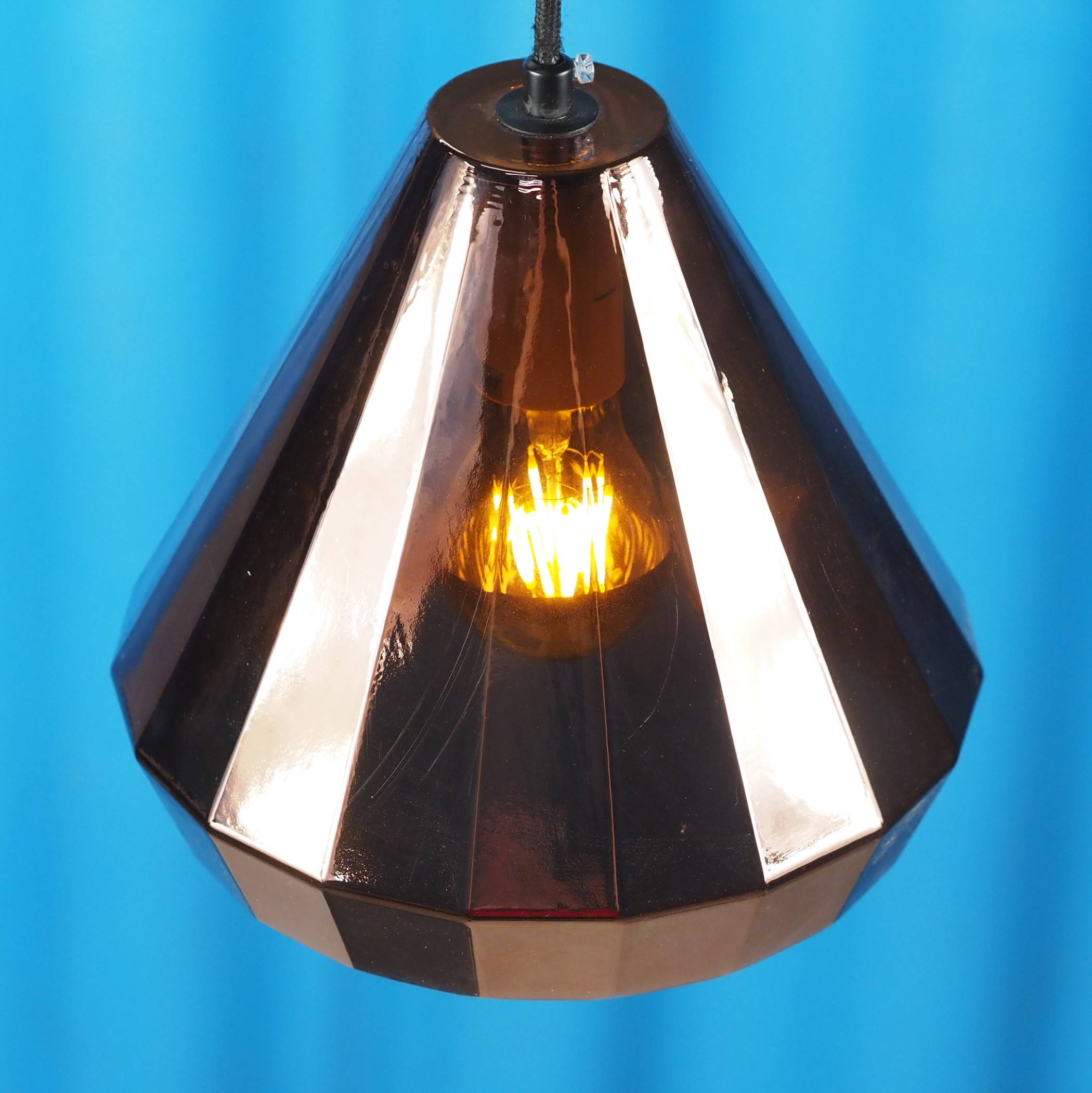 Hanging light in glass with copper finish by Utilicht
