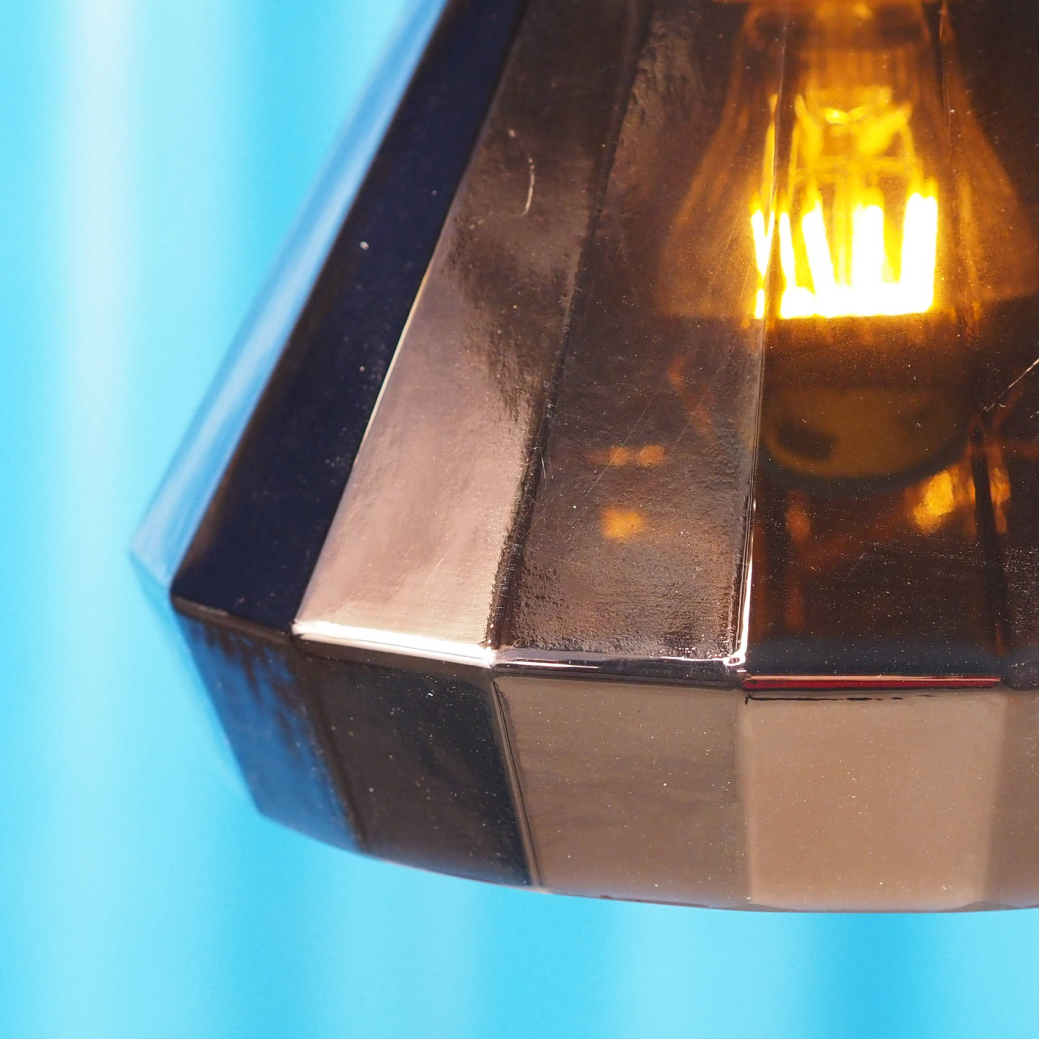Hanging light in glass with copper finish by Utilicht
