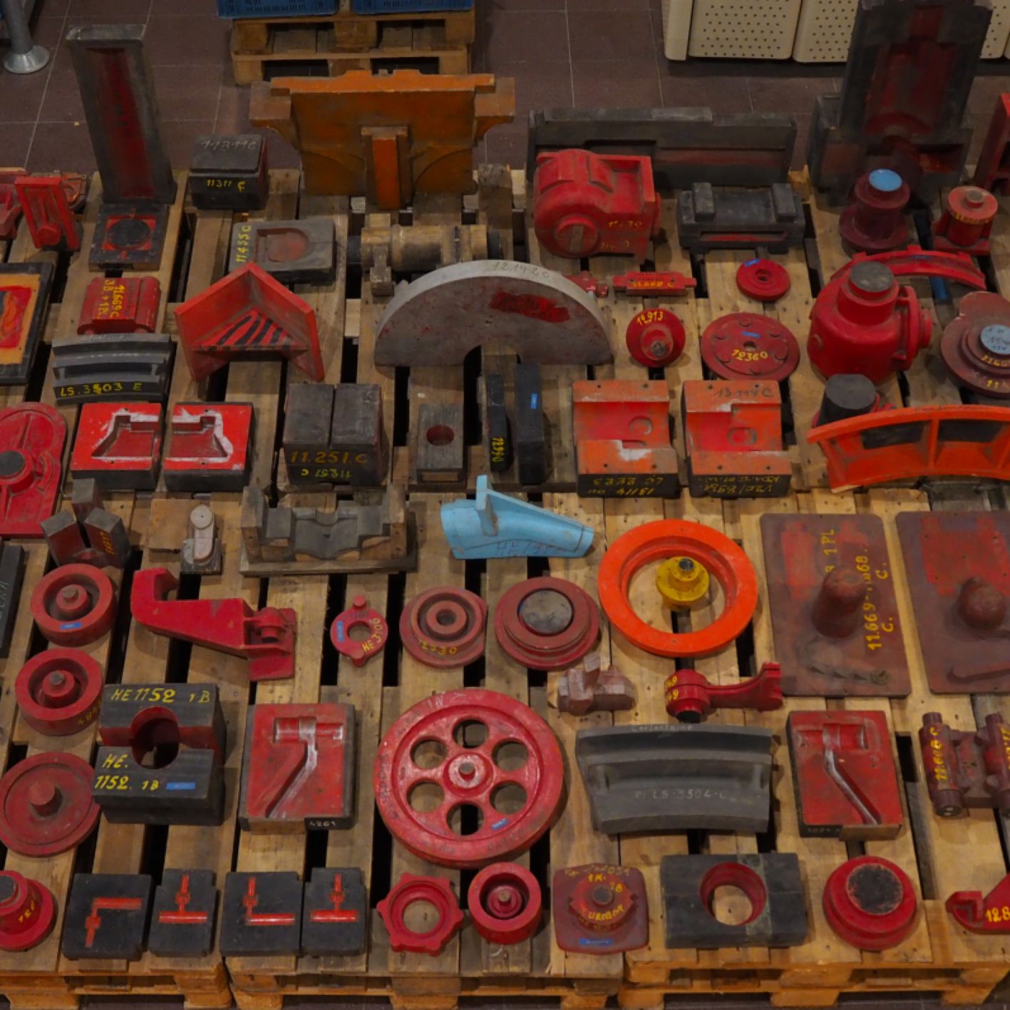 Wooden moulds from Durobor factory (various sizes) - Sold per pallet