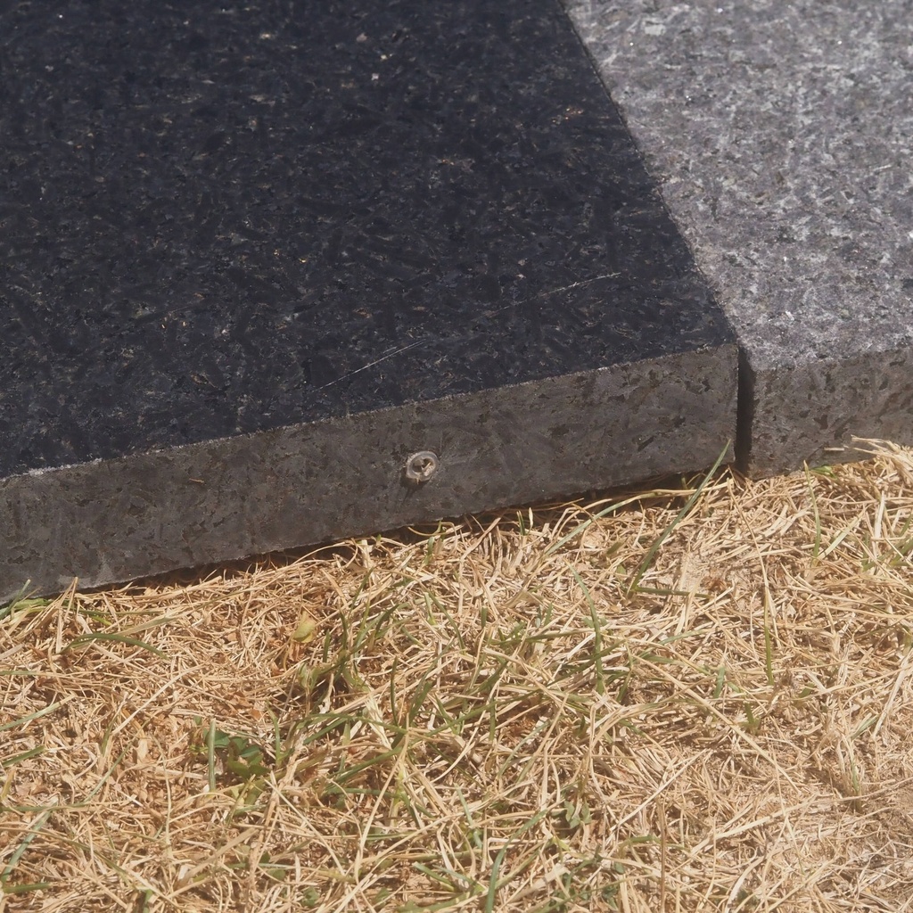 Black granite slabs (various sizes) - Sold per m2 - Only in our physical shop