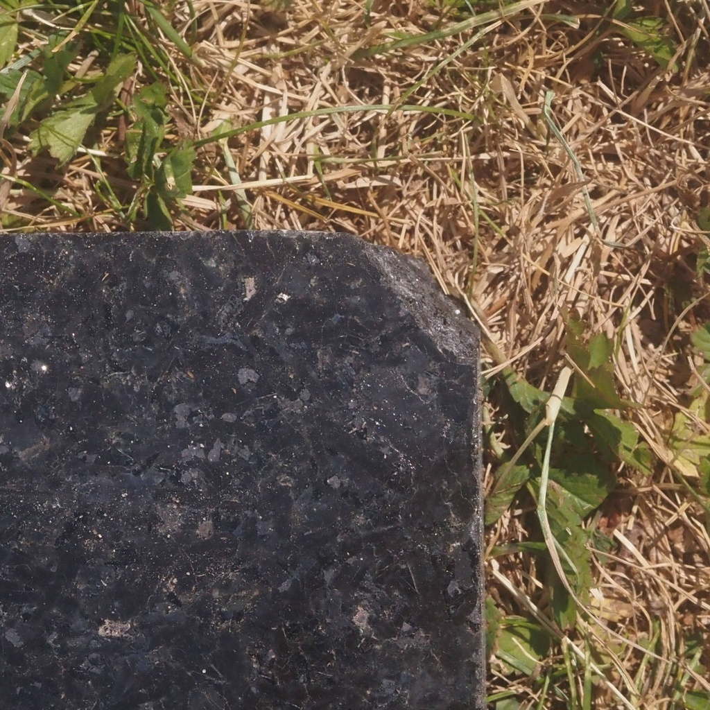 Black granite slabs (various sizes) - Sold per m2 - Only in our physical shop
