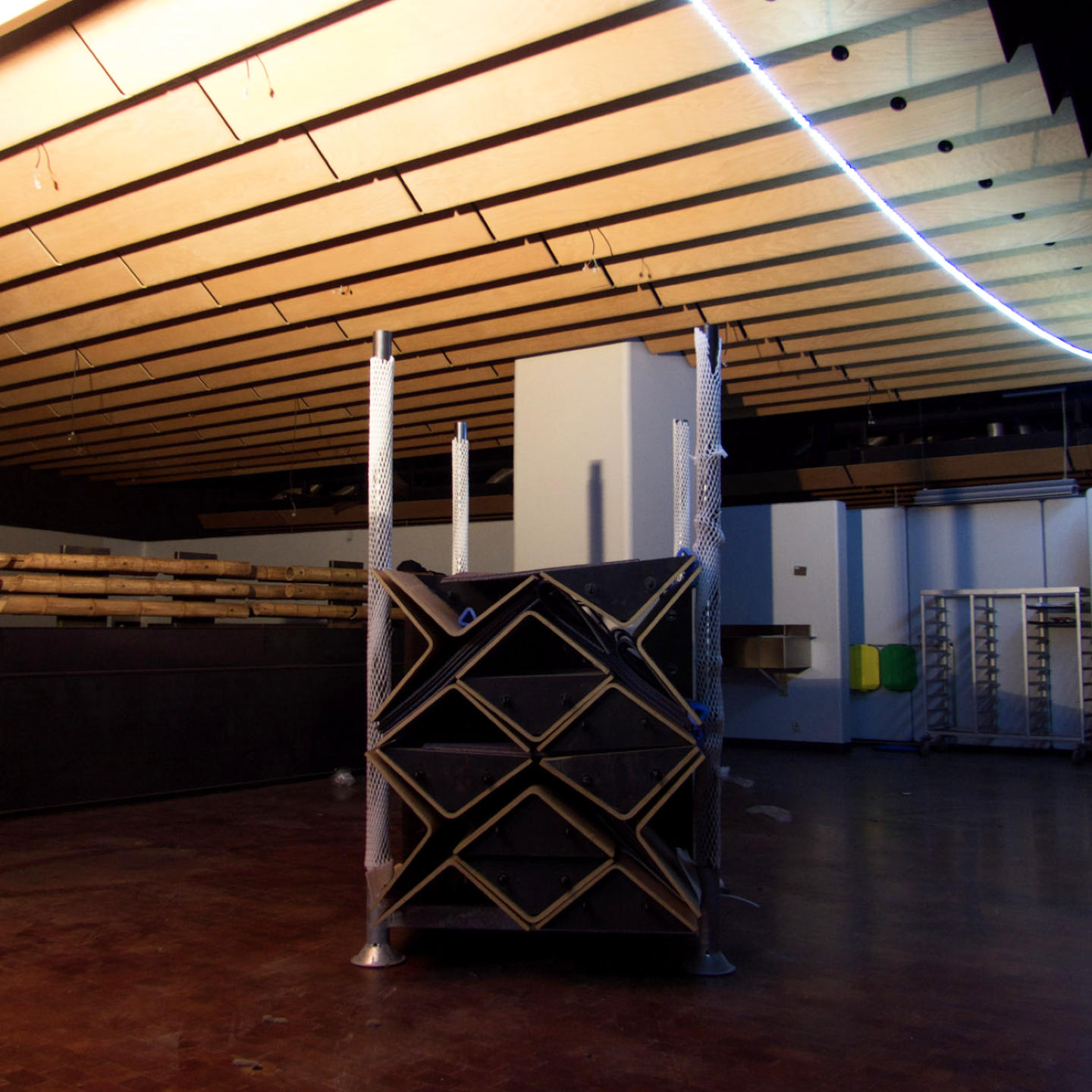 Ceiling module in oak plywood by Christophe Gevers from the Générale de Banque (L. 248,5 cm)