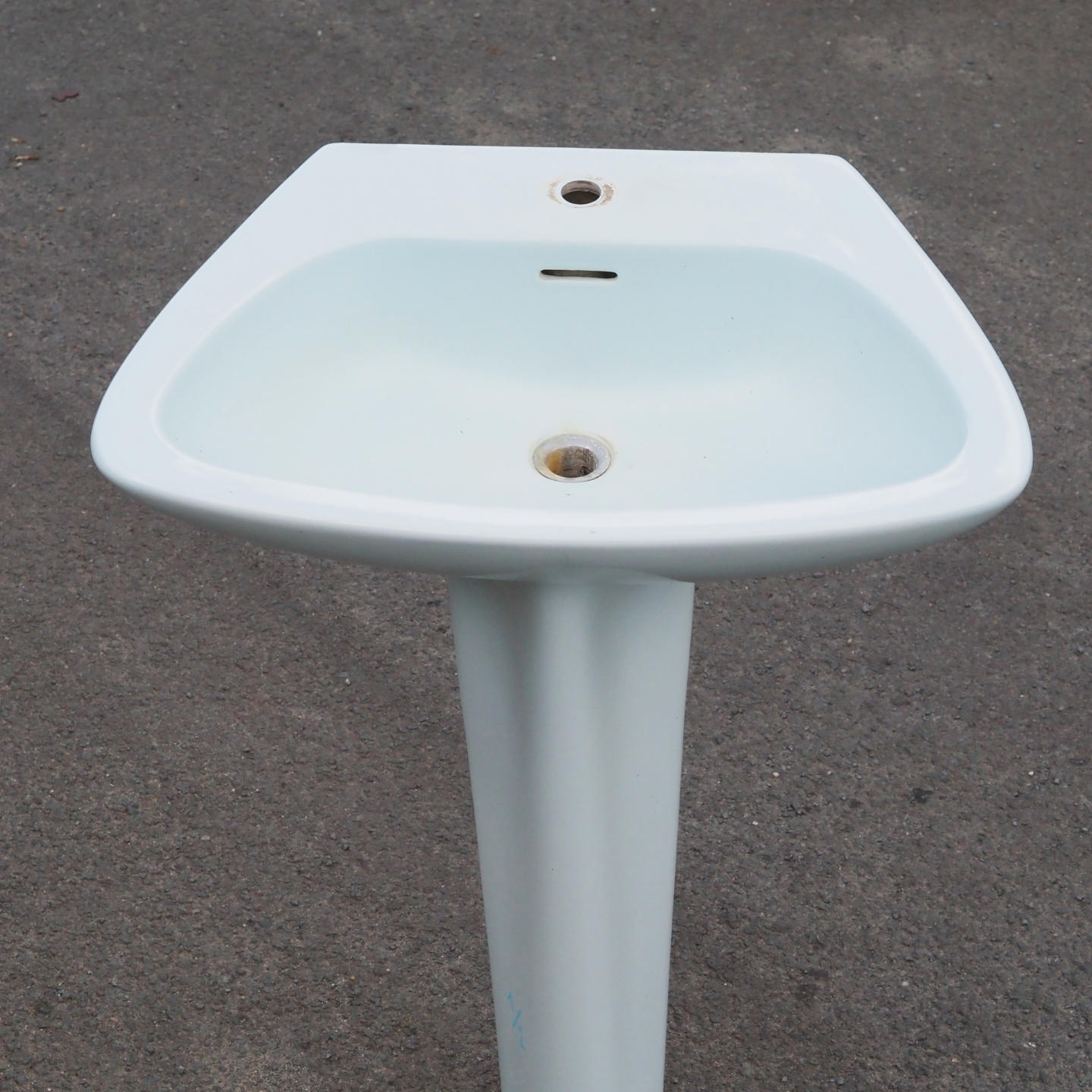Pedestal bathroom sink by Pozzi
