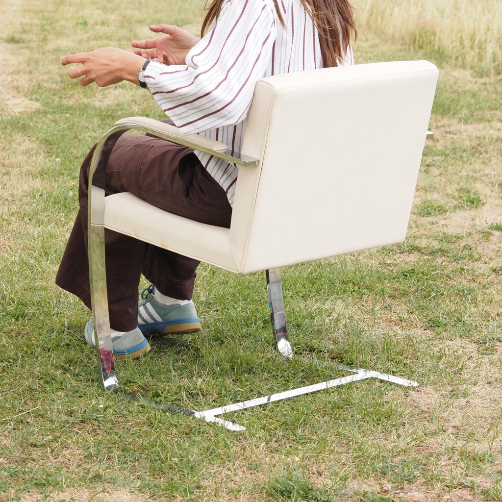 Cantilever armchair attributed to Ludwig Mies van der Rohe & Lilly Reich - Cream