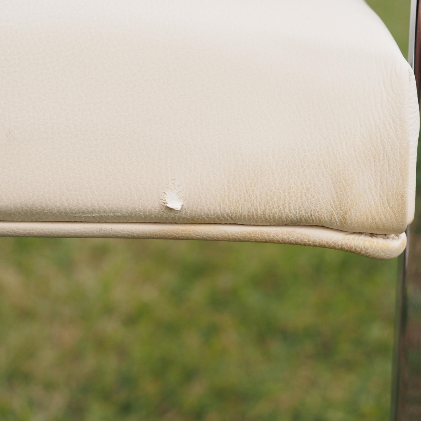 Cantilever armchair attributed to Ludwig Mies van der Rohe &amp; Lilly Reich - Cream