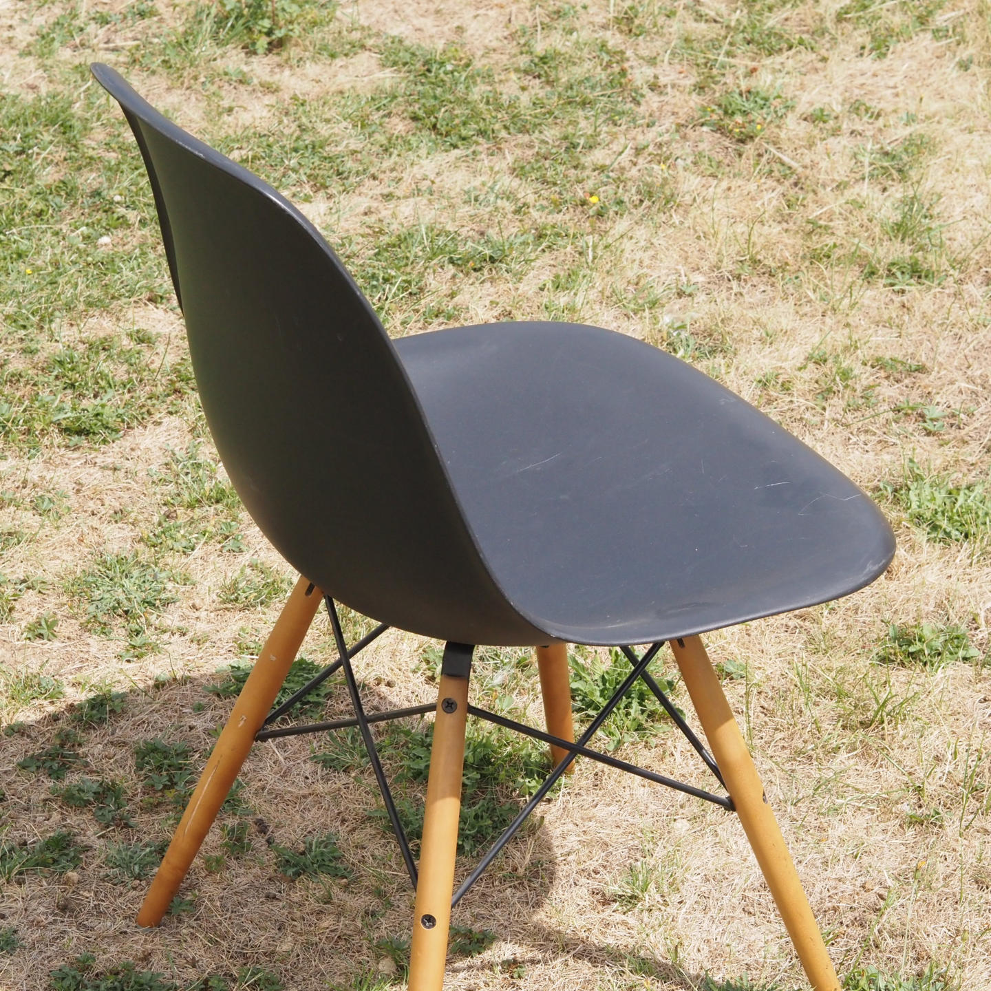 Chair 'Eames Plastic Side Chair' by Charles &amp; Ray Eames for Vitra