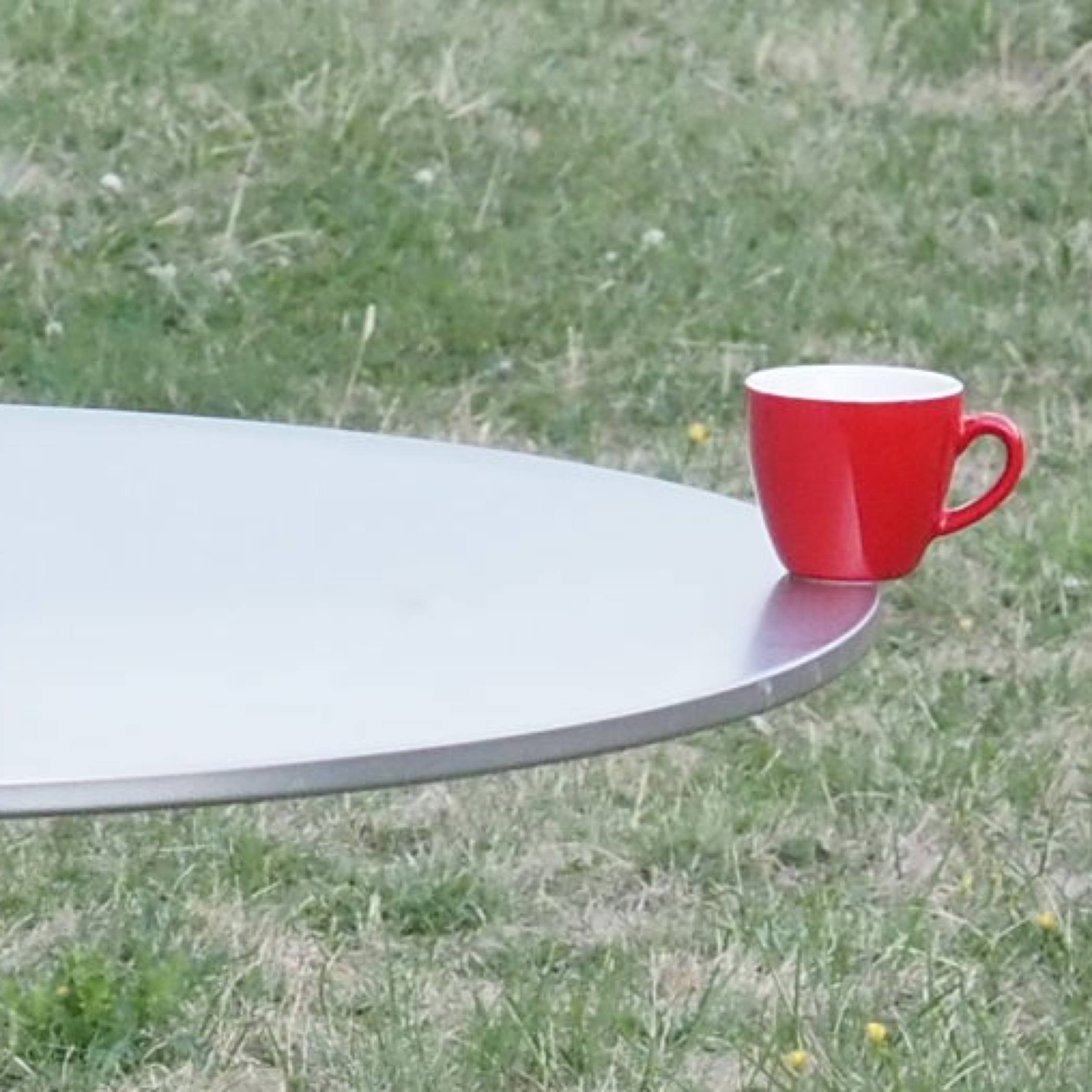 Round table in aluminium by Satelliet