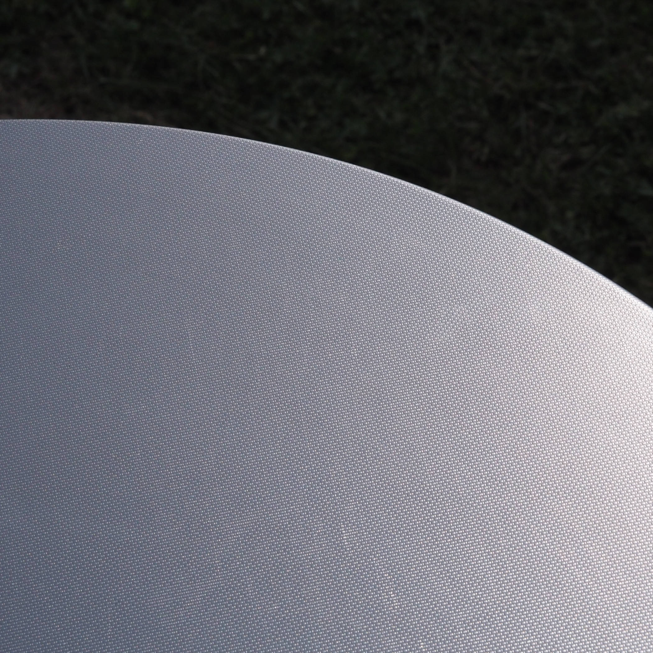 Round table in aluminium by Satelliet