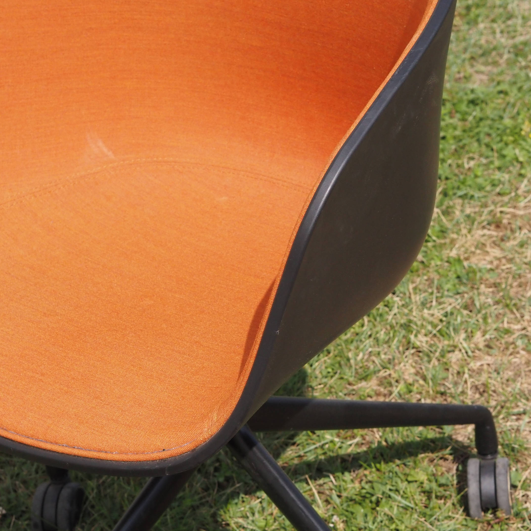 Swivel chair 'AAC 24' by Hee Welling for HAY