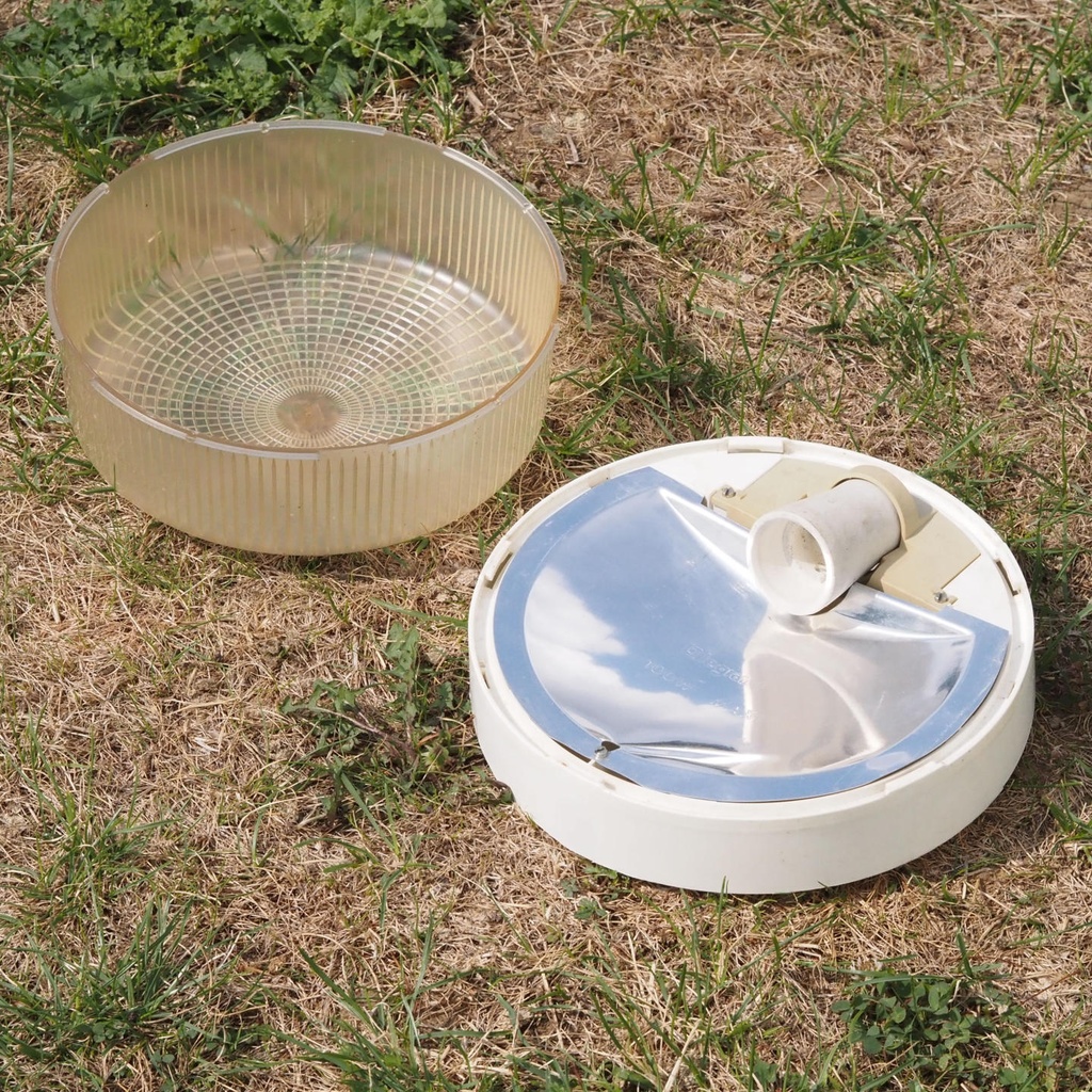 Wall/Ceiling light by Legrand in polycarbonate with porcelain socket (B22) - White