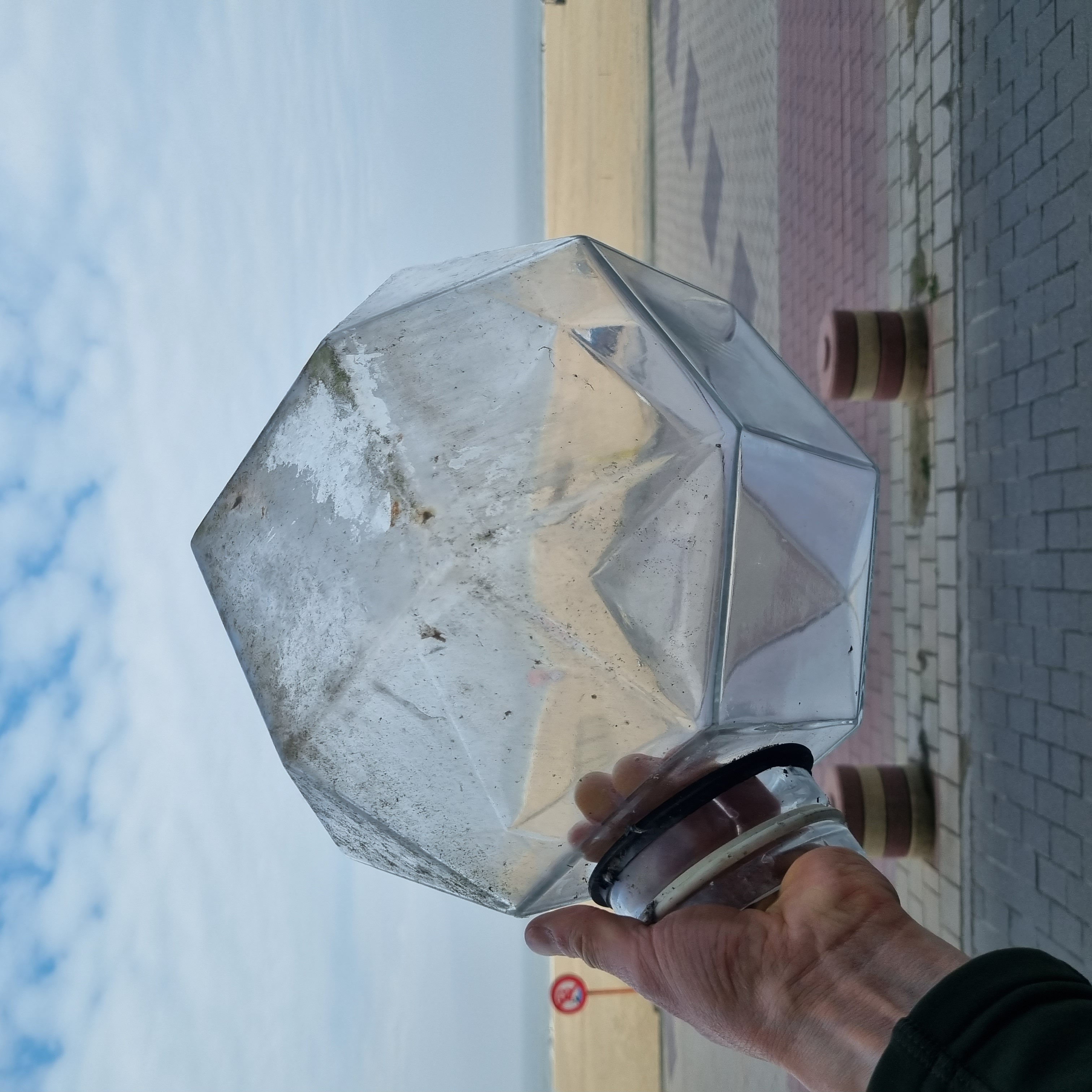 Octagonal glass container (30 x 30 cm)