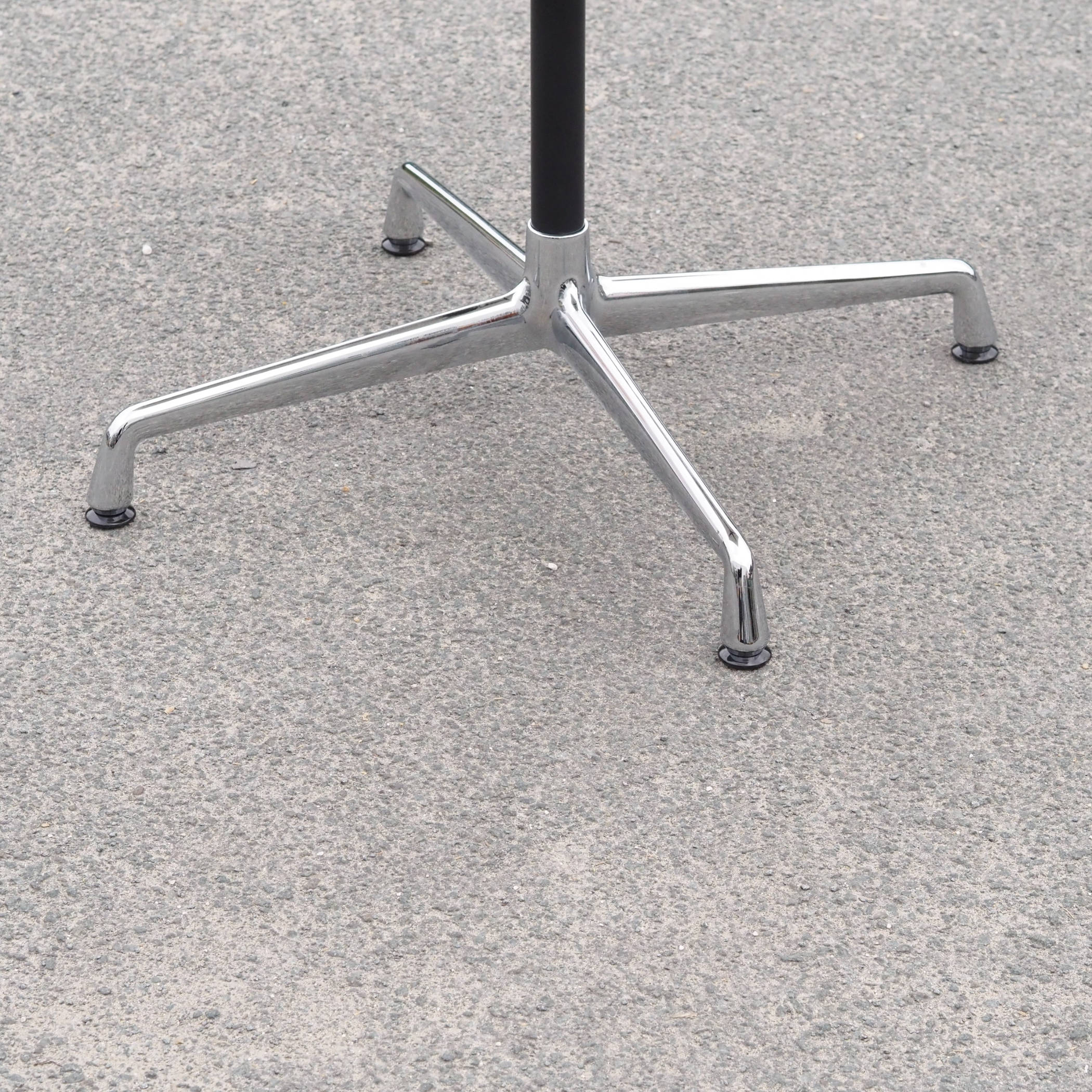 Square table 'Contract' by Charles et Ray Eames for Vitra
