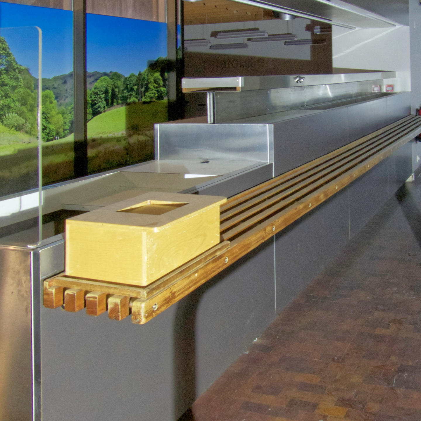 Serving hatch in varnished oak by Christophe Gevers from the Générale de Banque (various lengths)