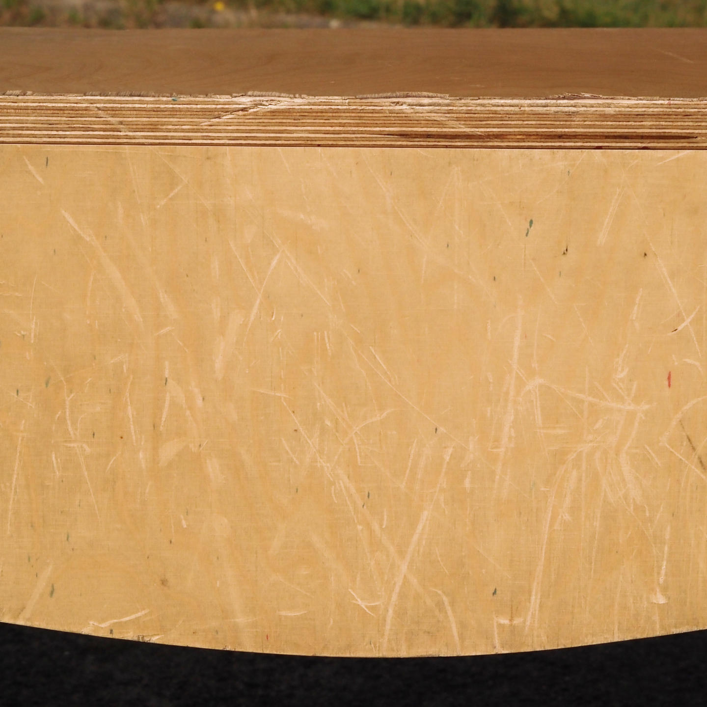 Bench in plywood by Lionel Jadot
