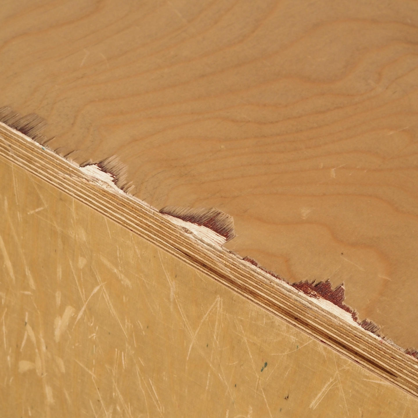Bench in plywood by Lionel Jadot