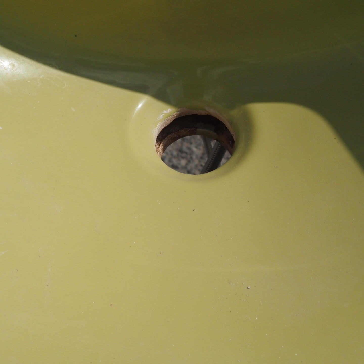 Green pedestal bathroom sink