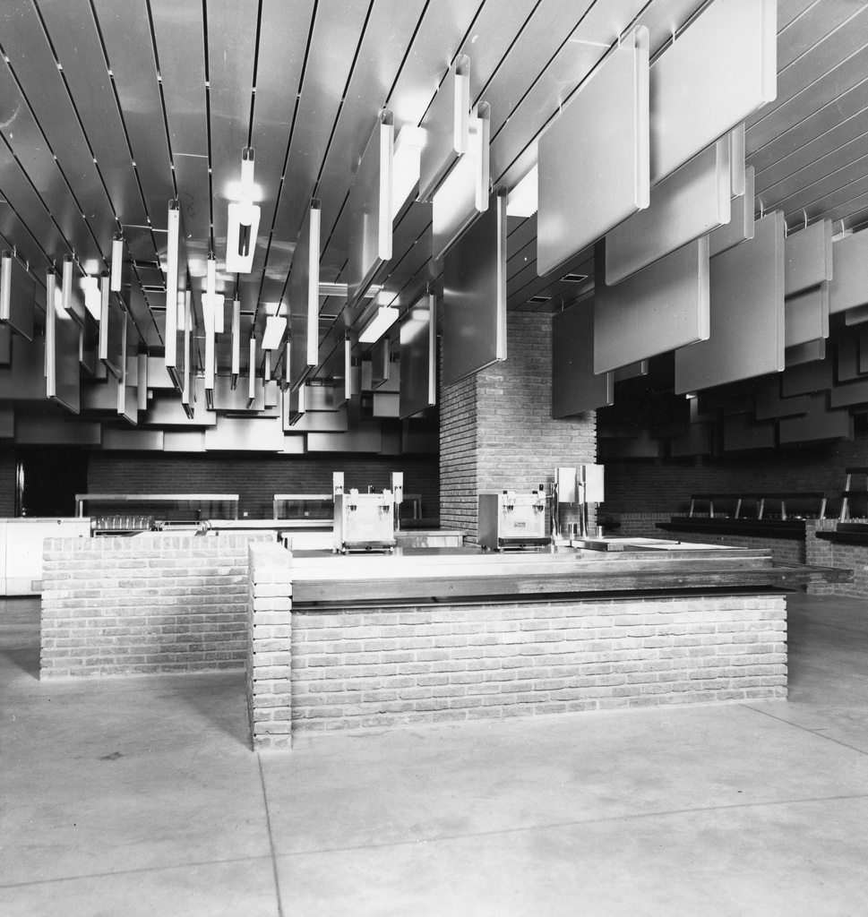 Table '4 places' by Christophe Gevers from the Banque Brussels Lambert HQ (L. 140 cm)