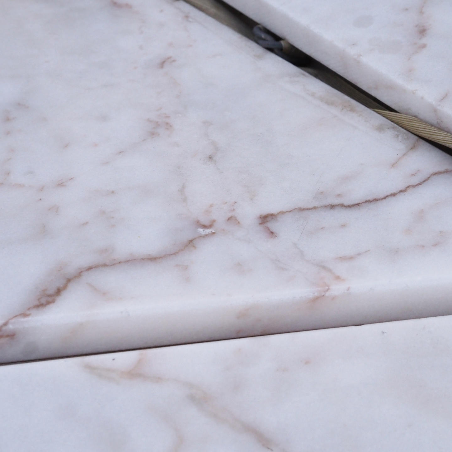 Skyros white marble slabs (various sizes) - Only available in our physical shop