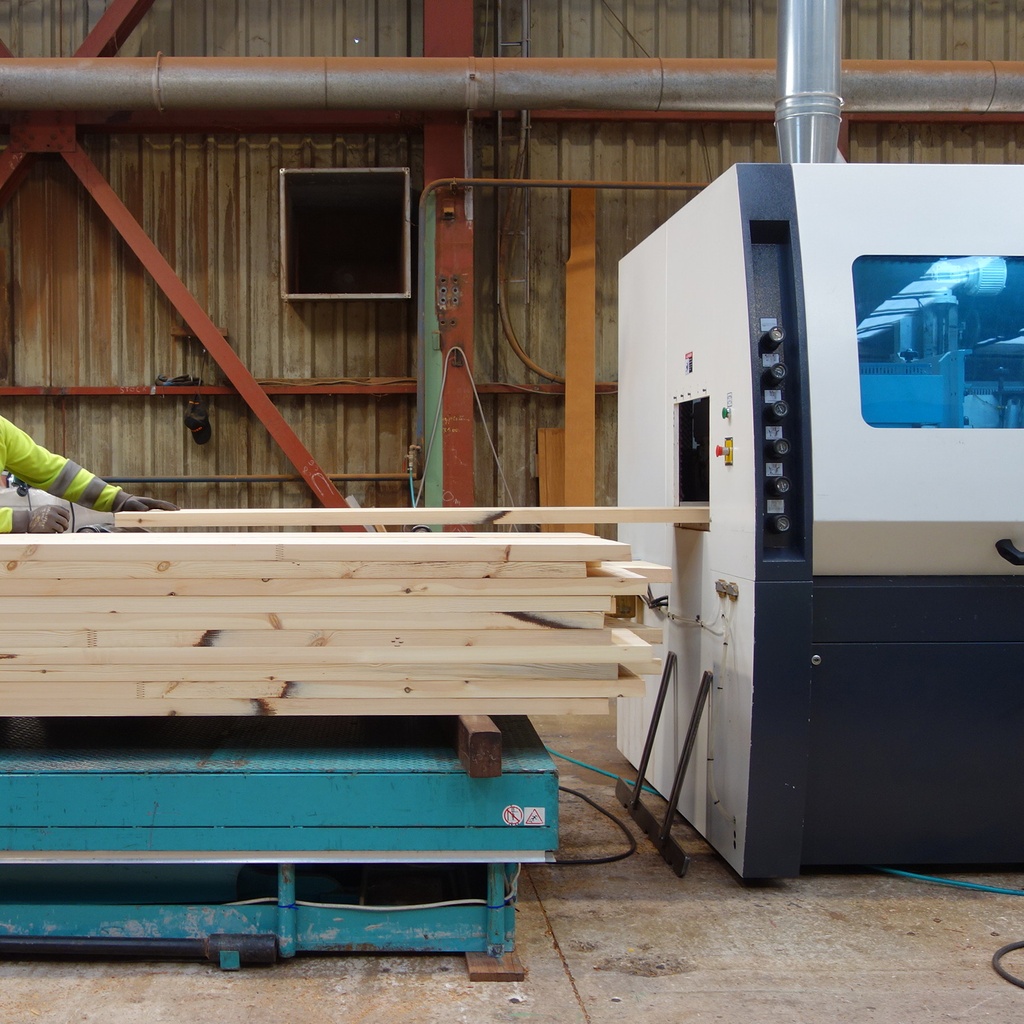 Planed panel in reclaimed glued laminated timber (L. min 245 x 45 cm)