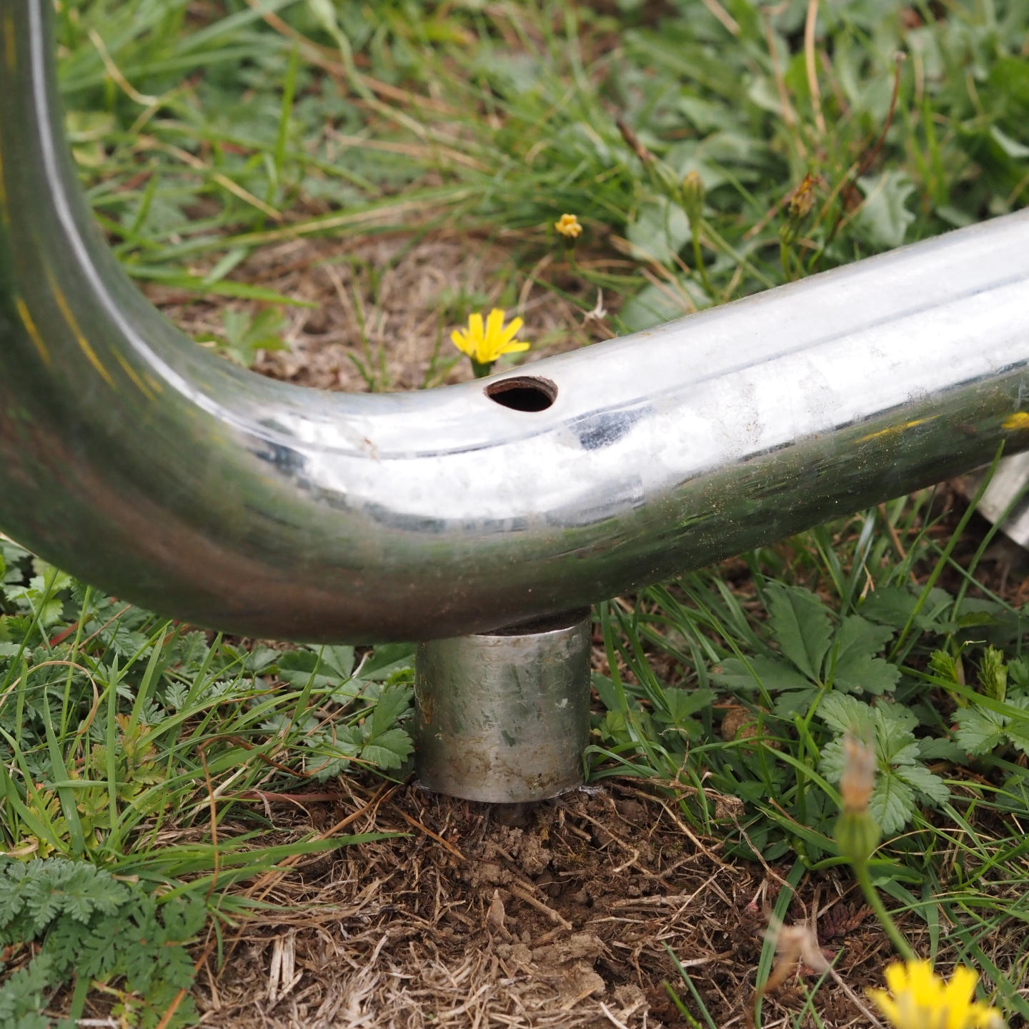 Tray rack in chromed tubular steel by Christophe Gevers from the Générale de Banque