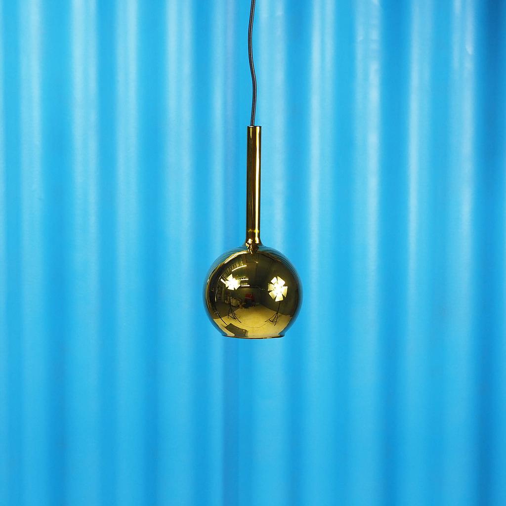 Hanging light 'Gold drop' in glass with gold finish by Utilicht